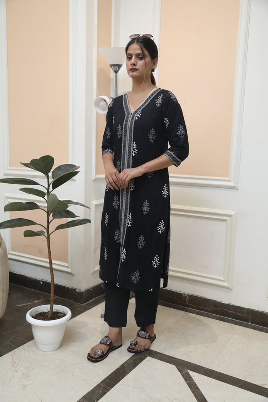 BLACK BORDER STRAIGHT KURTA SET