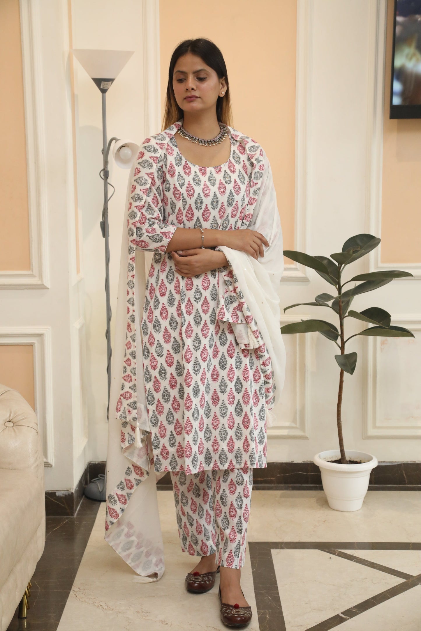 CHOOTI BUTI HANDBLOCK PRINT STRAIGHT KURTA SET